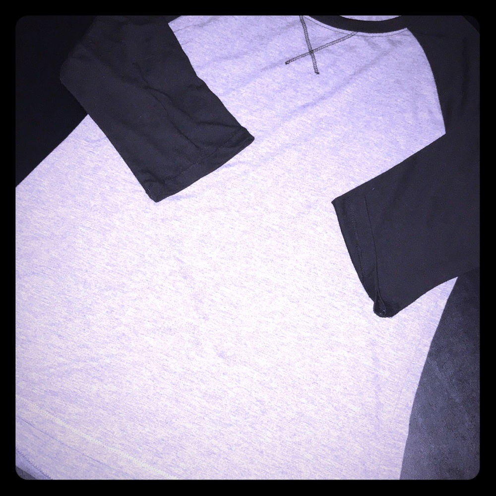 Woman’s raglan T-shirt size L
